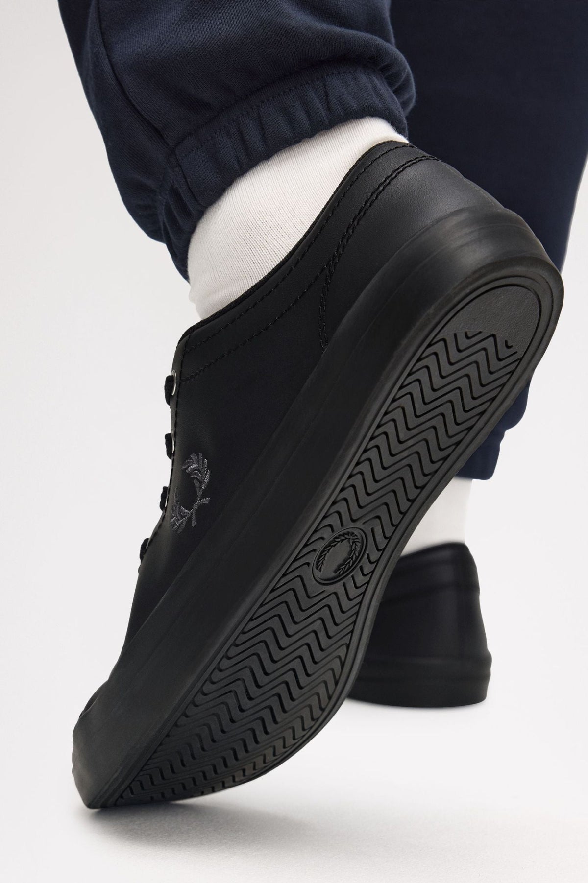 Fred Perry Baseline Leather B1306 Black